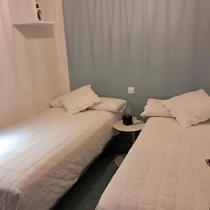 https://apartamento-con-solera-en-el-corazn-de-triana.es-andalucia.com